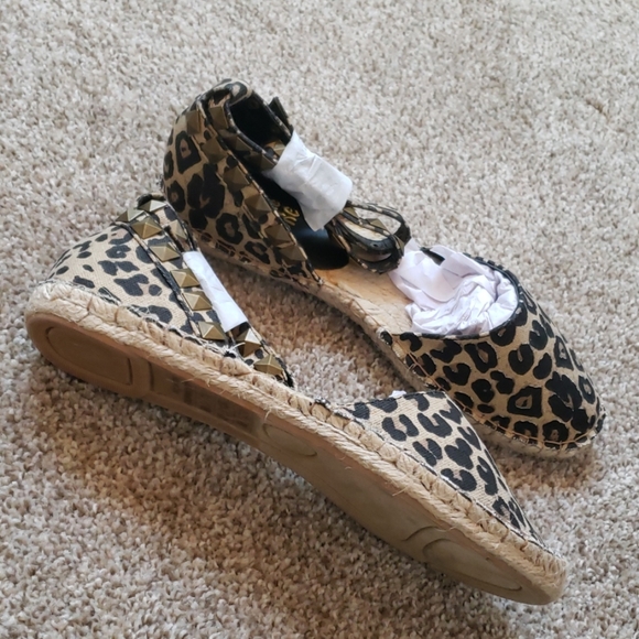 Cute to the Core Cheetah Flats with Studs - Picture 3 of 3